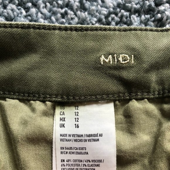 American Eagle green twill midi shorts - Picture 3 of 4